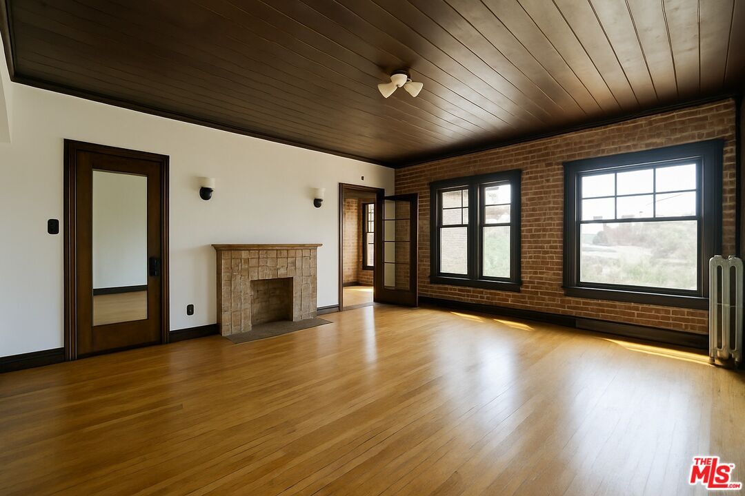 Foto principal - 2121 James M Wood Blvd