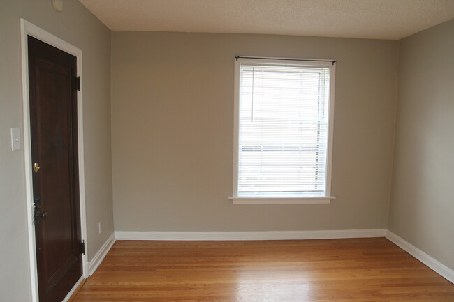 Building Photo - 1014 Moorlands Dr
