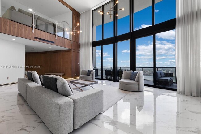 Foto del edificio - 18555 Collins Ave