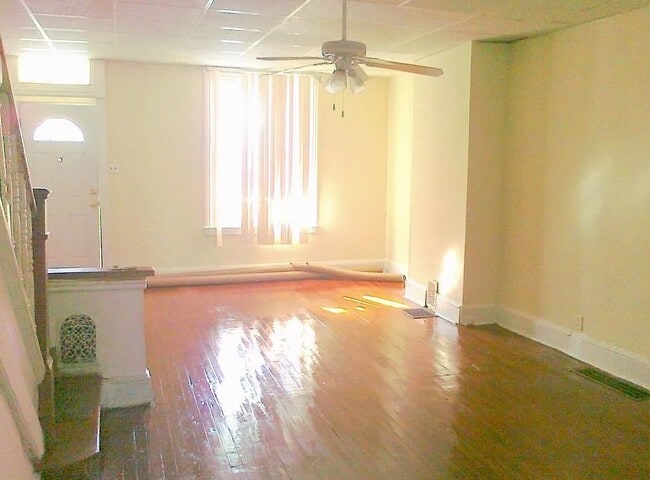 Foto del edificio - 915 Maple Terrace