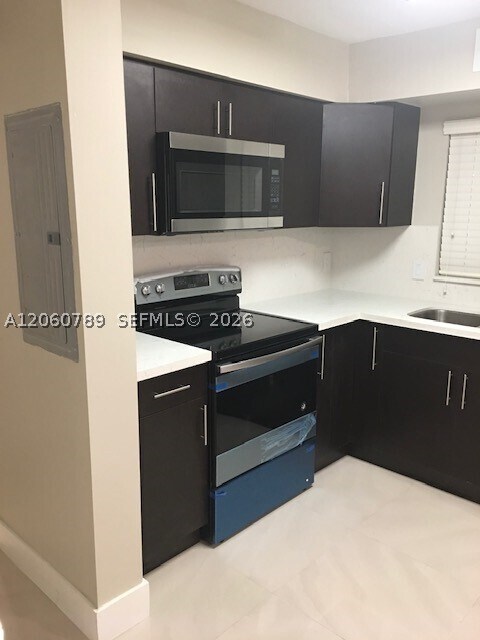 Foto del edificio - 18330 Mediterranean Blvd