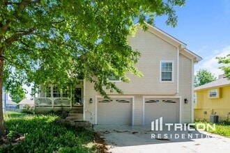 Building Photo - 825 SW Ridgeview Dr