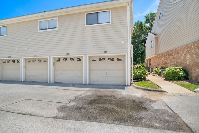 Building Photo - One Bedroom Condo with Loft, One-car Garag...
