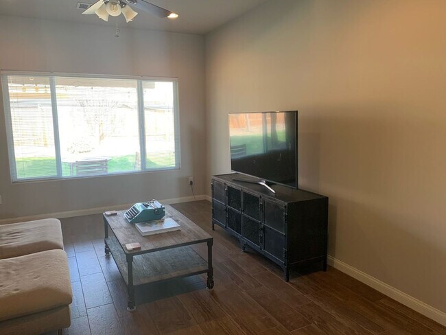 Building Photo - Beautiful Home in Northwest Bakersfield - ...