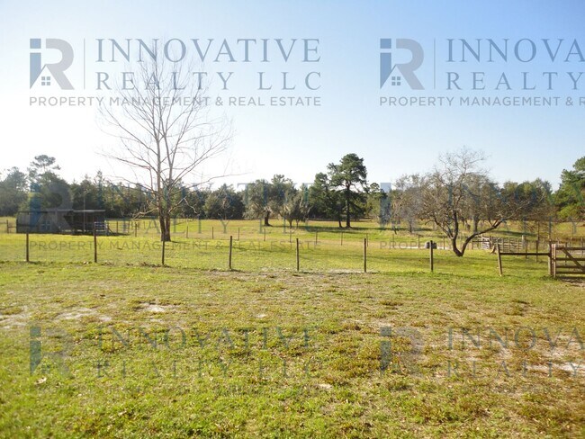 Building Photo - 3 Bedroom, 2 Bath Home on 5 Acres with Sta...