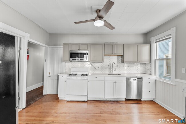 Foto del edificio - 394 Gregory St