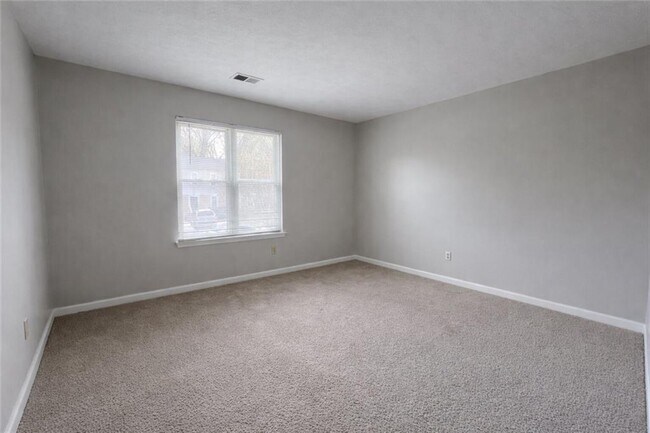 Building Photo - 340 Red Oak Run SW