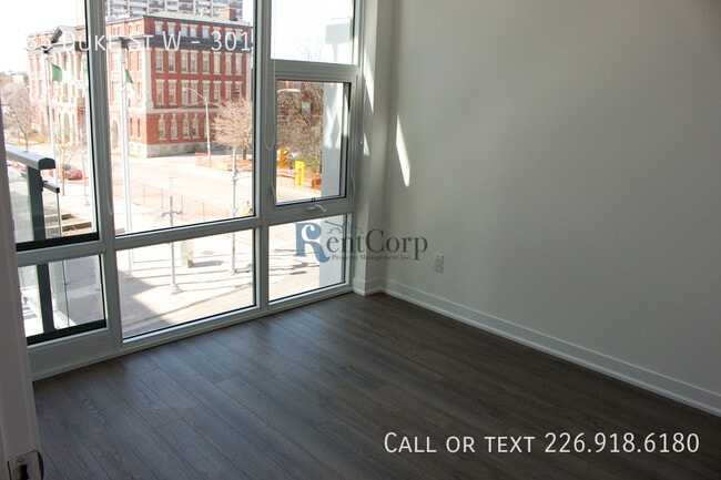 Photo du bâtiment - 85 Duke St W