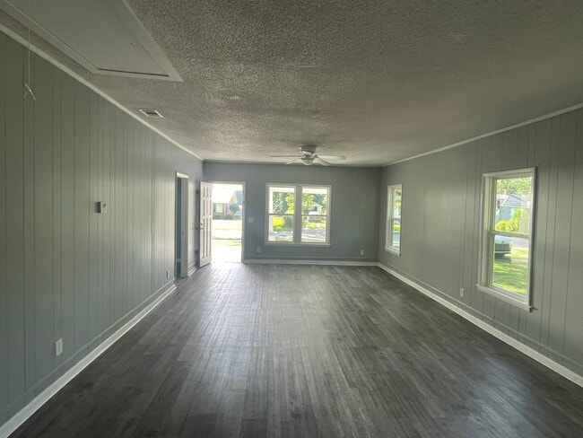 Foto del edificio - 602 S Tillman St