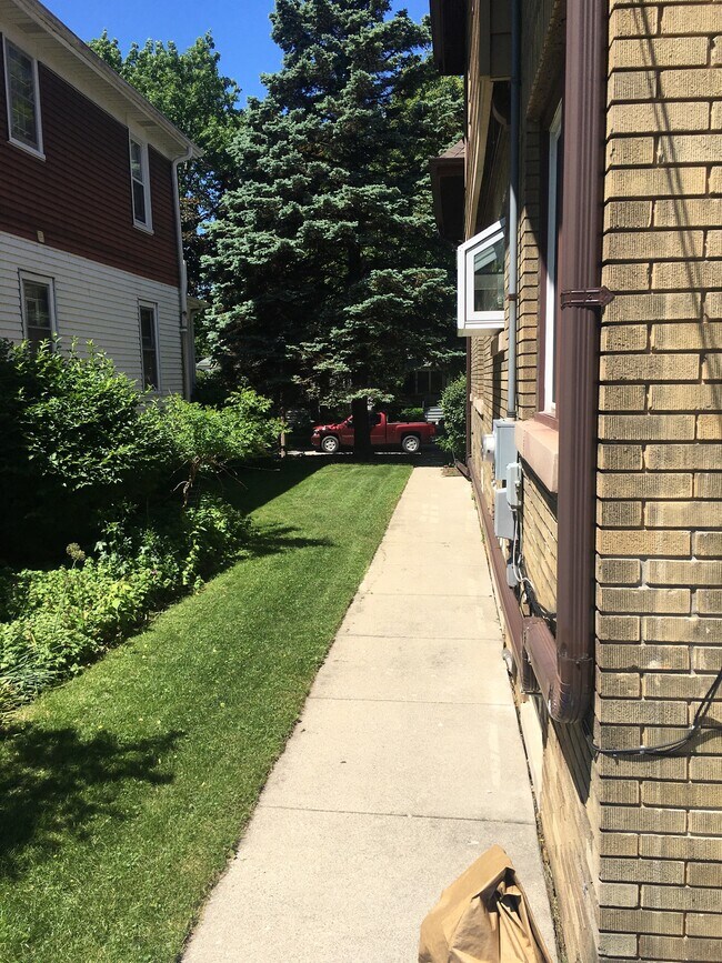 Foto del edificio - 4536 N Newhall St