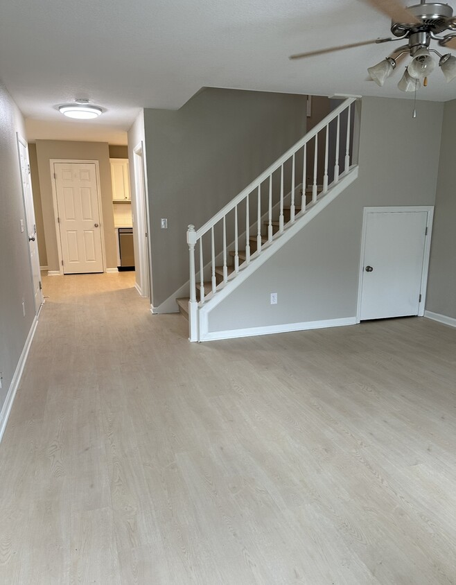 Building Photo - 943 Glendower Way