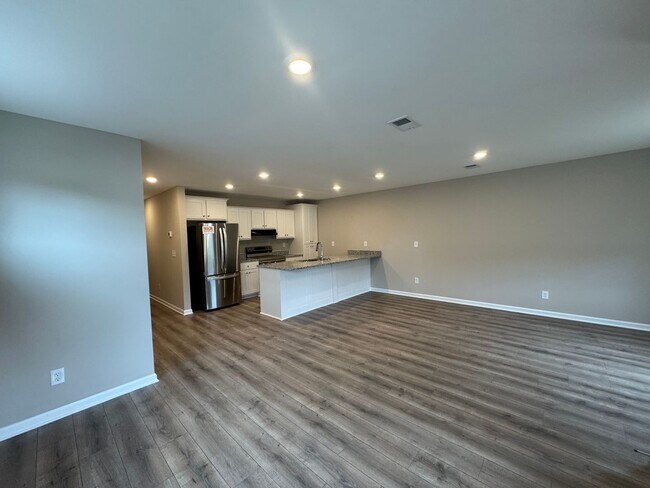 Building Photo - BRAND NEW 3 bedroom 2 bath townhome in the heart of Smyrna