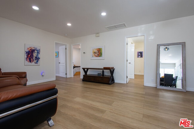 Foto del edificio - 5123 Noble Ave