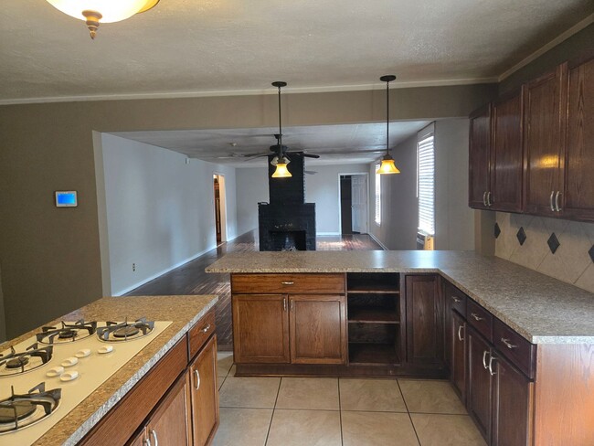 Foto del edificio - FOR RENT centrally located and convenient to Downtown! Available NOW!