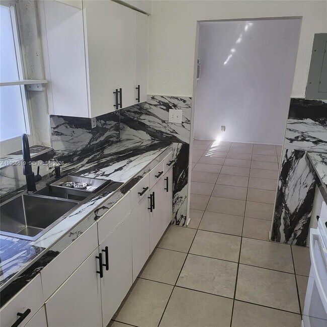 Foto del edificio - 1934 Madison St