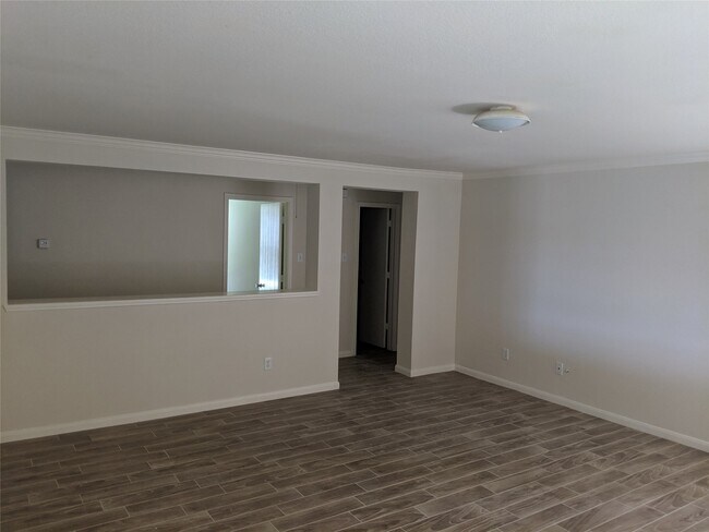 Building Photo - 2027 James Madison Dr