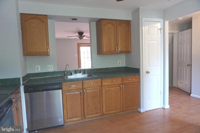 Building Photo - 19 Shady Spring Pl