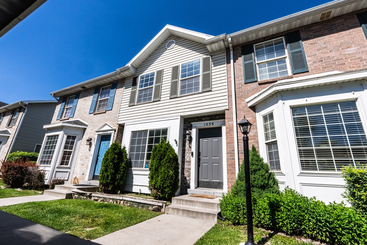 Front - 1039 Eastgate Dr
