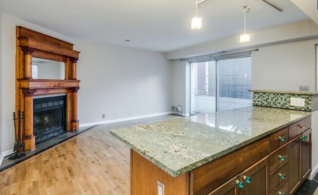 Foto del edificio - 1445 Adams St