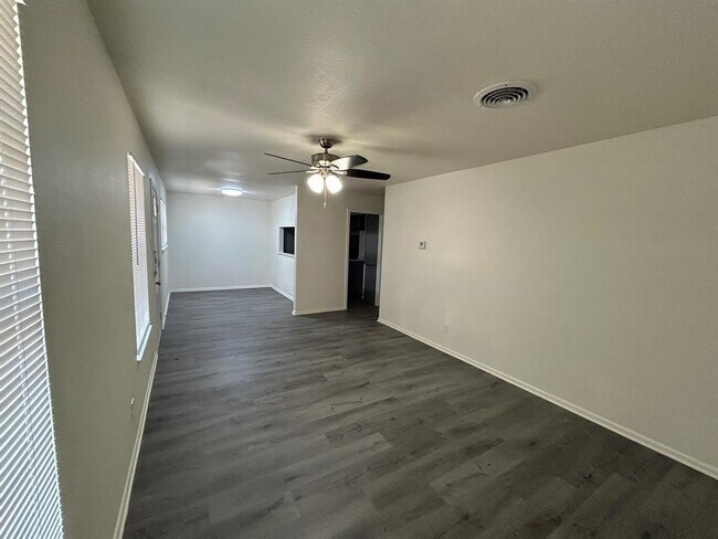Building Photo - 3601 Catalina Dr
