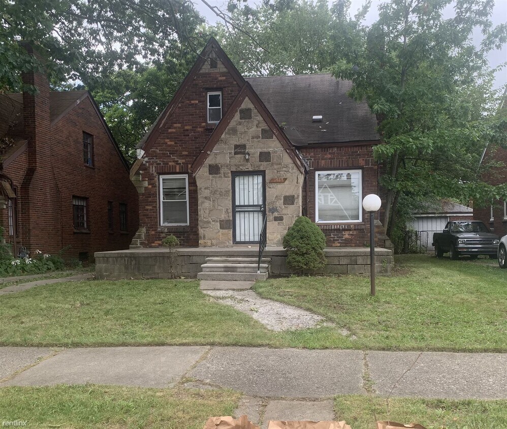 Foto principal - 3 br, 1 bath House - 9635 Robson St