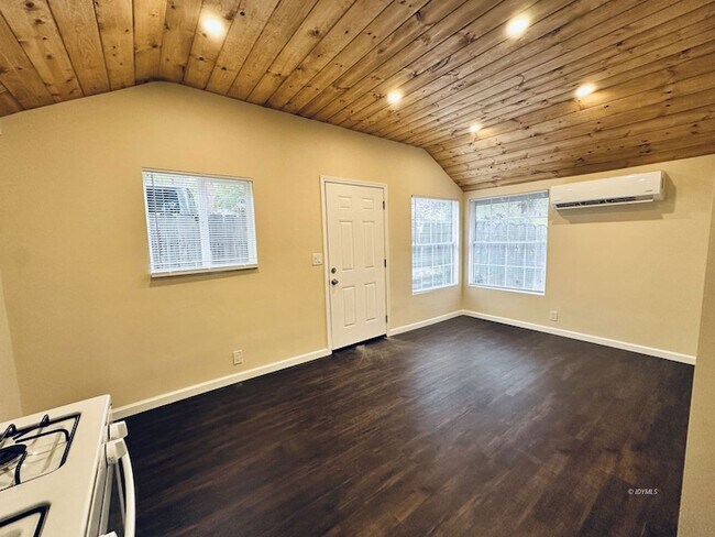 Building Photo - 54605 N Circle Dr