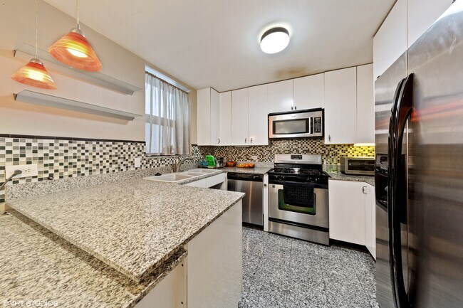 Foto del edificio - 1649 N Burling St
