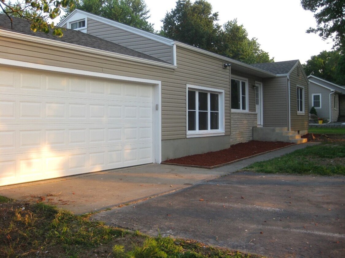 Foto principal - Lease 2 Own ...This Great South Springfiel...