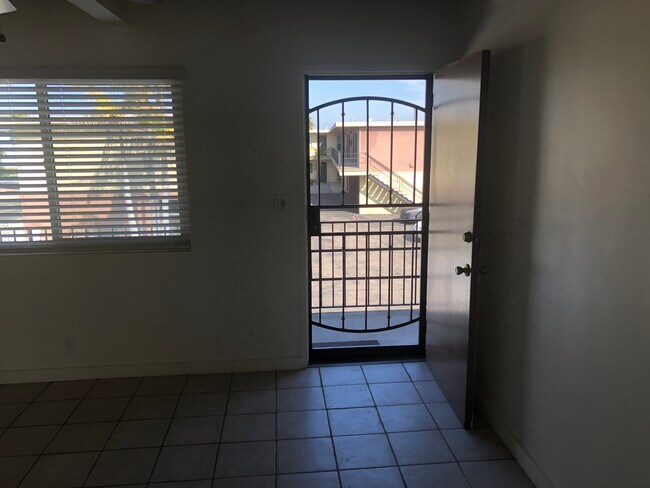 Building Photo - 3133 Kemper St