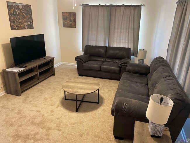 Foto del edificio - 1018 S Mire Ave