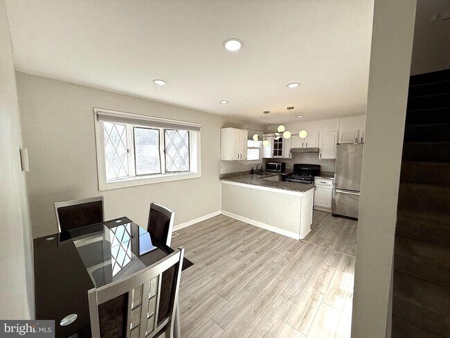 Foto del edificio - 819 Carrington Ave