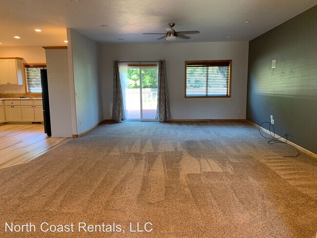 Building Photo - 3 br, 2 bath House - 440 Juniper Ave.
