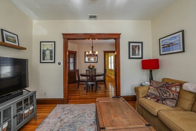 Building Photo - 158 Durnell Ave