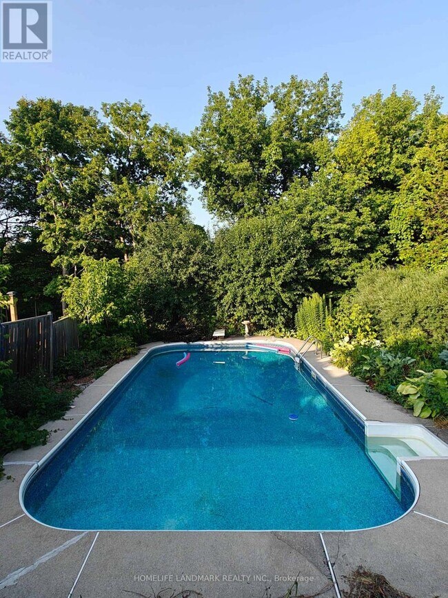 Building Photo - 222 Tamarack Ct