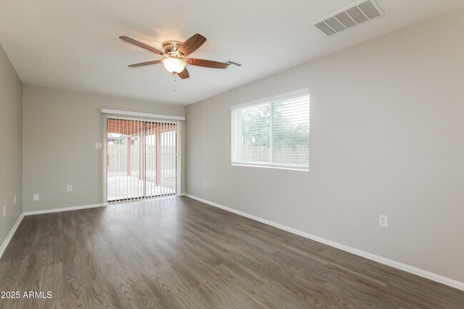 Foto del edificio - 16446 N 62nd Ave