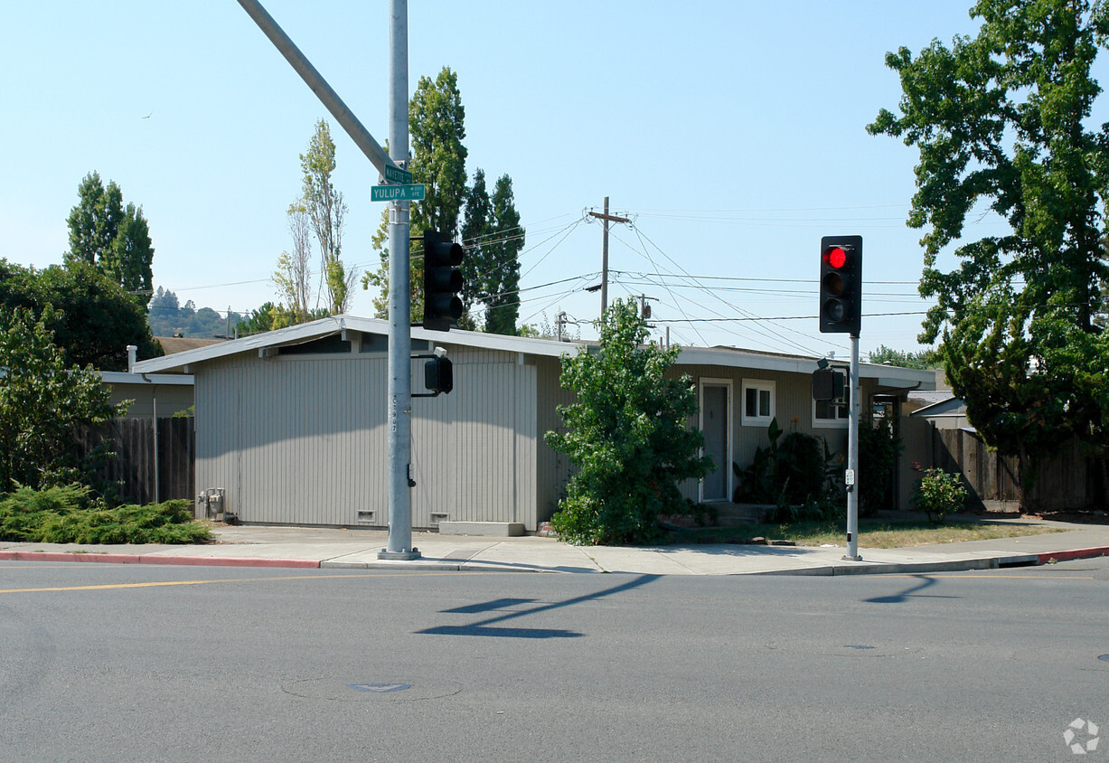 Building Photo - 3800 Mayette Ave