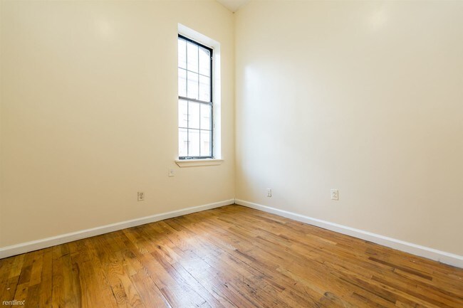 Building Photo - 153 Boerum St