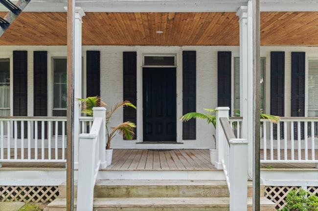 Building Photo - 83 Main St