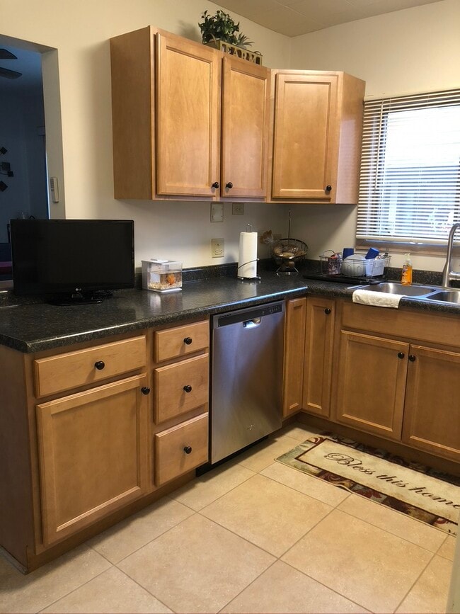 Building Photo - 10321 W North Ave