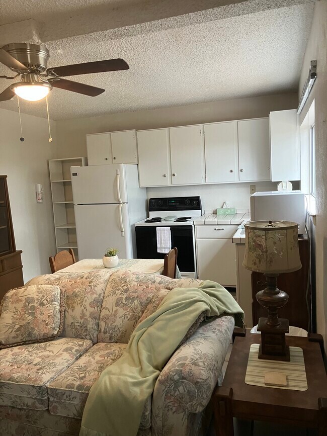 Electrodomésticos de tamaño completo - 1085 Arcadia Dr