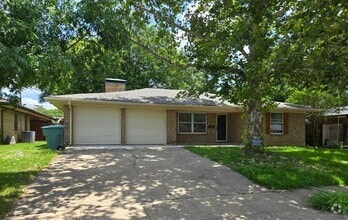Building Photo - 2325 Diana Dr