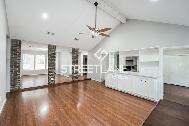 Building Photo - REDUCED!