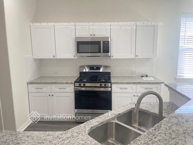 Foto del edificio - 411 Drake Ln