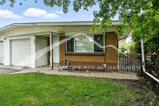 Foto del edificio - Charming Duplex with Washer/Dryer and Fenc...