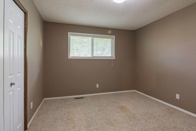 Photo du bâtiment - 1536 Ave C North