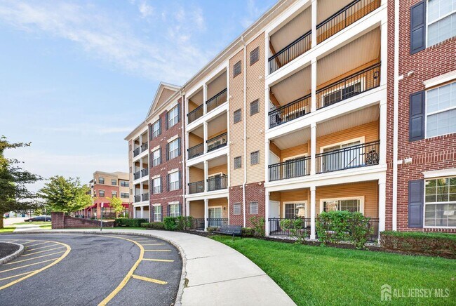 Building Photo - 645 Doral Ct