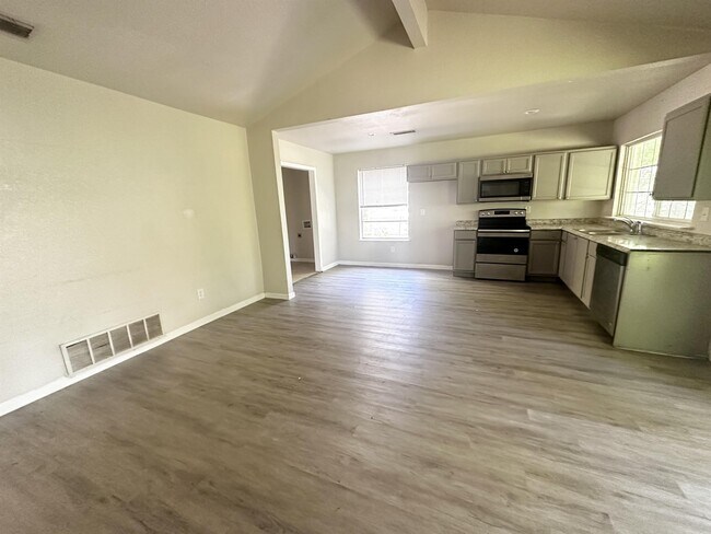 Building Photo - 1554 Willowbrook St