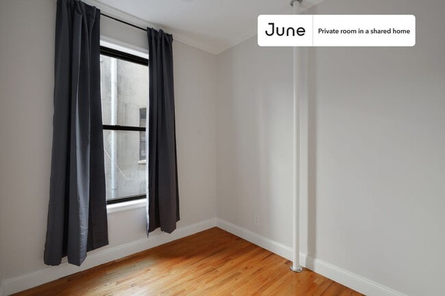 Building Photo - Room in Shared 4 bed/1 bath home