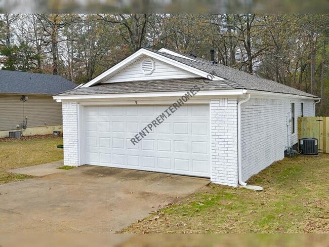 Building Photo - 5 Oakridge Drive