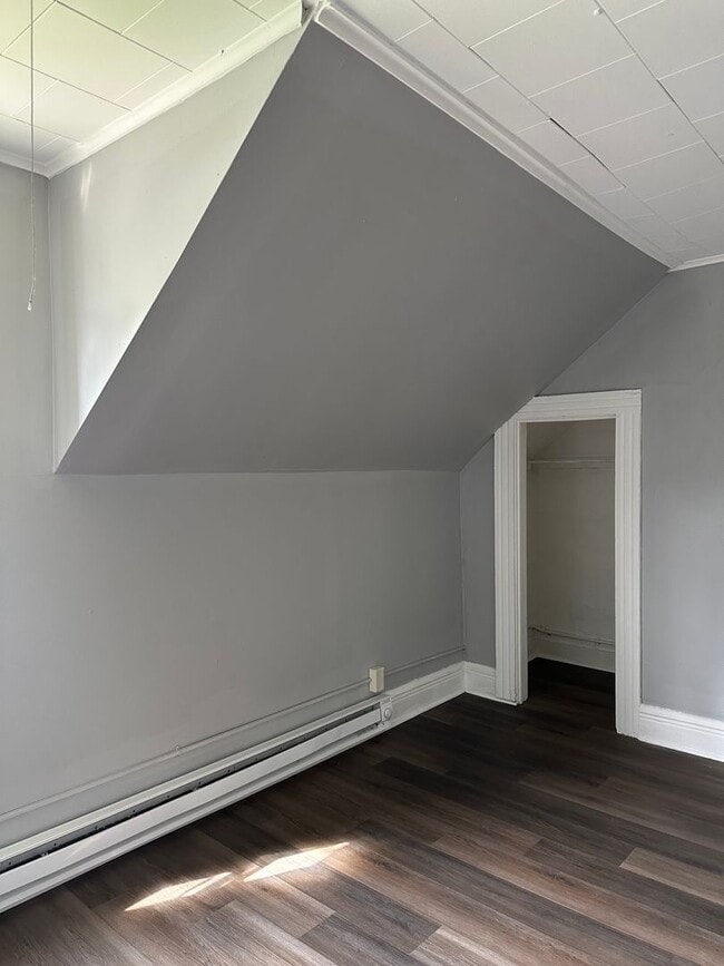 Building Photo - 214 S 16th St